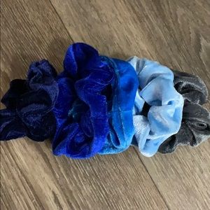 Blue velvet scrunchie set